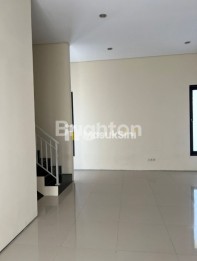Rumah 2 lantai denpasar timur