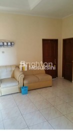 Rumah 2 lantai halaman luas plus gudang