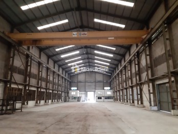 Gudang sewa plus hoist crane dekat toll Kota wisata di Narogong Bekasi