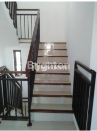 Di jual rumah 2,5 lantai murah area pemogan