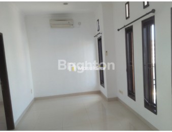 Di jual rumah 2,5 lantai murah area pemogan