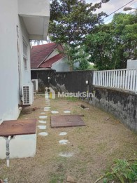 Dikontrakkan Rumah Mezzanine Furnished Hadap Barat Laut Greenlot Residence