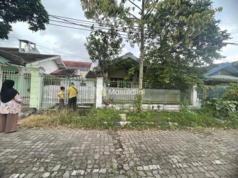 DIJUAL RUMAH HITUNG TANAH LOKASI PBI ARAYA KOTA