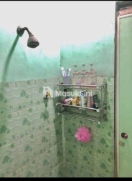 Dijual Cepat Rumah 3 Lantai + Toko Grosiran Ramai Pembeli di Kopo Sukamenak