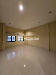 Dijual Ruko Gandeng Siap Huni di Komplek CBD