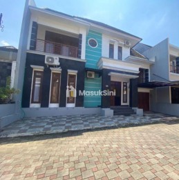 Dijual Rumah 2,5 Lantai di Perumahan Cokro