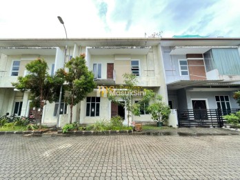 Dijual Rumah 2,5 Tingkat di Komplek Graha