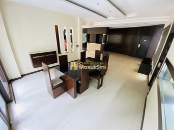 Dijual Rumah Hook 2,5 Tingkat di Komplek Taman Malibu Indah - Medan