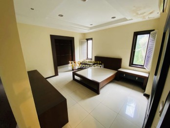Dijual Rumah Hook 2,5 Tingkat di Komplek Taman Malibu Indah - Medan