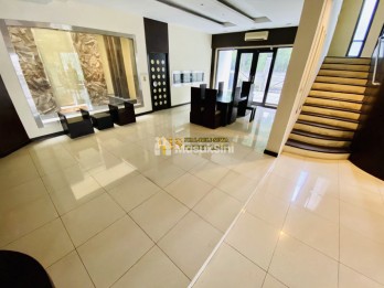 Dijual Rumah Hook Full Perabot di Komplek Taman