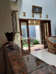 Dijual Rumah Nyaman  di Cikutra Bandung
