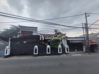 Dijual Rumah Strategis di Raya Pasar Kecapi, Bekasi