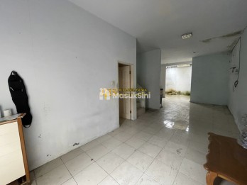 Dijual Rumah di Komplek Atria Residence Jalan