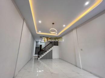Dijual Townhouse di Komplek Regent Estate Jalan