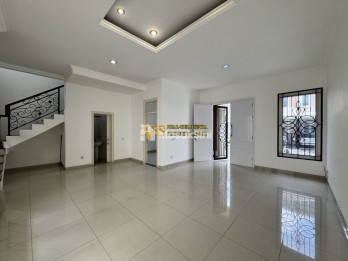 Dijual Villa 2 Tingkat di Komplek Citraland Gama