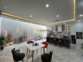 Dijual Rumah 2,5 Tingkat di Komplek Citraland Gama City Cluster Grenadines