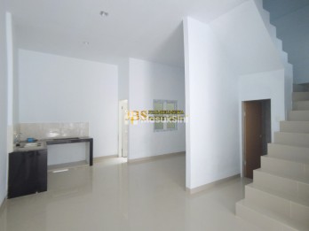 Dijual Villa Baru di Komplek Bhayangkara Palace