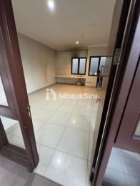 Dijual rumah bagus siaphuni di Summarecon Bekasi Cluster Burgundy