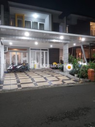 Dijual rumah cantik full renovasi di Summarecon