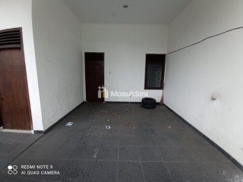 Disewa rumah semi furnished bebas banjir aman nyaman di Rawamangun