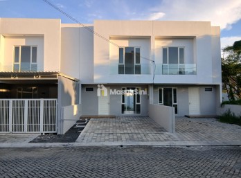 Disewakan Cepat Rumah Baru Modern di area Dian Istana, Surabaya - Siap Huni