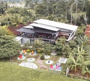 Disewakan Gedung Cafe + Furniture dan Peralatan Cafe