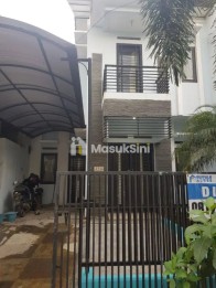 Disewakan Rumah 2 Lantai Lokasi Strategis Di Buah