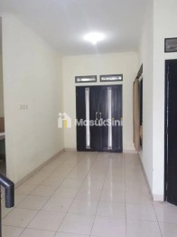 Disewakan Rumah 2 Lantai Lokasi Strategis Di Buah Batu Regency