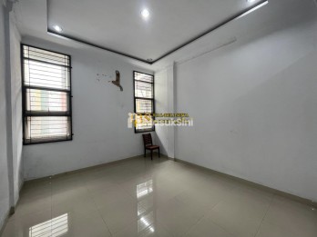 Disewakan Rumah 2,5 Tingkat di Komplek Brayan City - Medan