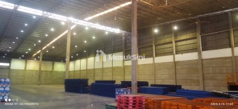 Gudang sewa loading dan unloading dock dekat toll