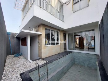 Investasi Rumah Villa Hadap Selatan Full Furnished 4 Lantai 3+1 Kamar Pool