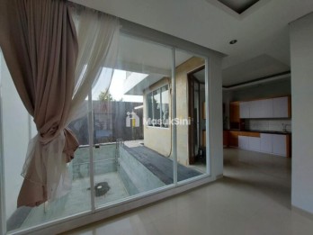 Investasi Rumah Villa Hadap Selatan Full Furnished 4 Lantai 3+1 Kamar Pool