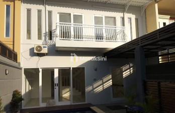 Investasi Villa 2 Lantai 2 Kamar Senggigi Lombok Barat NTB