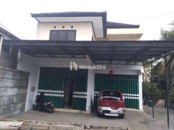 Jual Tempat Usaha Ruko Hadap Timur 2 Lantai 9×9 Parkir Luas Denbantas Taban