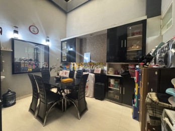 Jual Villa 2,5 Tingkat di Komplek Cemara Asri