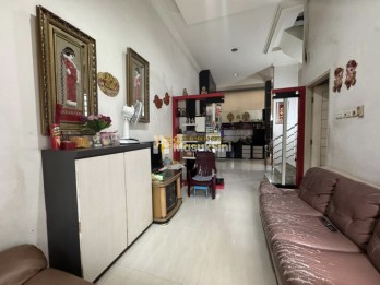 Jual Villa di Komplek Cemara Asri Jalan Semangka