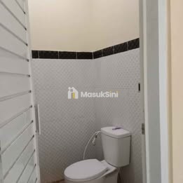 RUMAH DI PUSAT KOTA SEMARANG BERKONSEP AMERICAN MEDITERAN