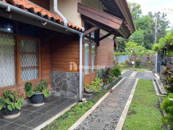 RUMAH KLASIK CIGADUNG STRATEGIS Lokasi Aman Nyaman Di Dago Bandung