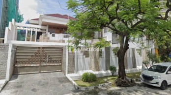 RUMAH MEWAH 2,5 LANTAI JALAN CEMPAKA DI PUSAT