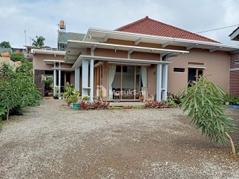 Rumah & toko daerah nyaman, sejuk dan strategis