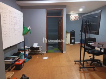 Rumah Ada Carport di Tebet Barat