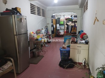 Rumah Klasik 2 Lantai Dijual Secepatnya di Area
