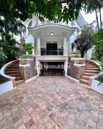 Rumah Mewah di Taman Pondok Indah, Jakarta Selatan