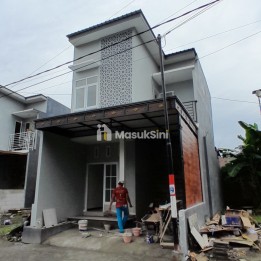 Rumah mewah 2 lantai di lokasi strategis bukan lagi impian!