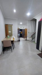 Sewa Rumah Modern Style Full Furnished Hadap Utara Lokasi Strategis