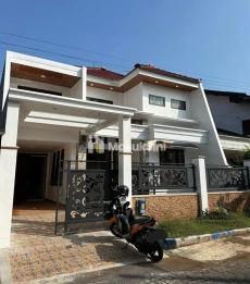 RUMAH BARU 2 LANTAI SIAP HUNI LOKASI DI ARAYA