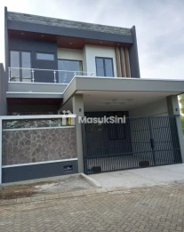 RUMAH BARU 2 LANTAI STRATEGIS DEKAT KAMPUS BINUS