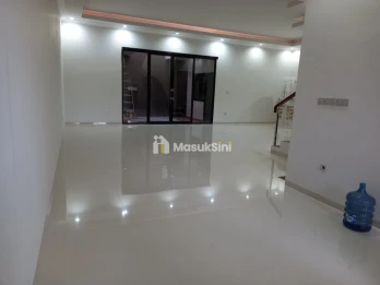 RUMAH BARU 2 LANTAI STRATEGIS DEKAT KAMPUS BINUS