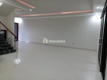 RUMAH BARU 2 LANTAI STRATEGIS DEKAT KAMPUS BINUS