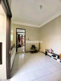 RUMAH 1,5 LANTAI LOKASI SAWOJAJAR 1 MALANG
